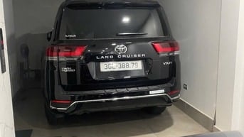 LC 300 đăng ký 10-2024  mầu đen nội thất kem 