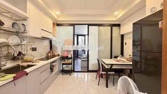 NHÀ MẶT TIỀN THÍCH QUẢNG ĐỨC - F5 - PHÚ NHUẬN
