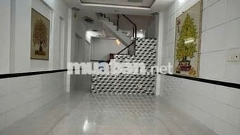 Nhà mới ,sân ôtô, đường 10m. Kdc đồng bộ, 5p ,sân thương.