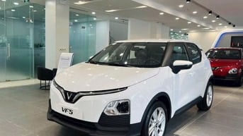 Vf5 giảm giá. Ưu đãi lãi suất vay