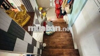 Nhà shr Huỳnh Tấn Phát kế KCX Tân Thuận đi Quận 1 rất gần nở hậu