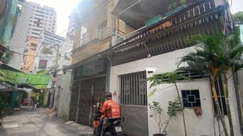 Bán gấp nhà riêng 3PN, 2WC, 97m2 cực hiếm tại Lê Văn Sỹ, Q3, HCM