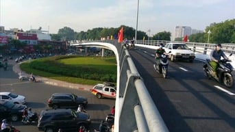 Bán nhà trọ 5lầu hầm HXH Phạm Văn Đồng 81m2 ngang 4.5m 12.5 tỷ sát TSN