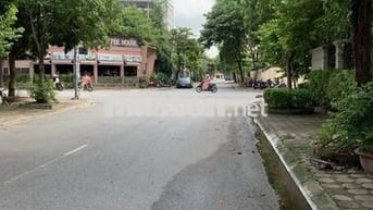 Chính chủ cần bán 55m đất tái định cư Thạch Bàn, đường 13m vỉa hè