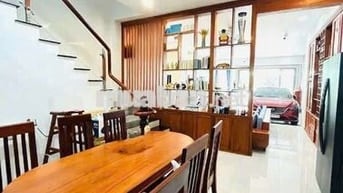 NHÀ CHO THUÊ:
TRỆT 2 LẦU MỚI ĐẸP
- FULL NỘI THẤT - KDC HỒNG LOAN