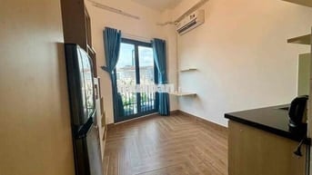CĂN STUDIO BALCONY CÁCH HÀNG XANH 2-3P CHẠY XE , BÌNH THẠNH