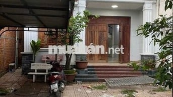 Cho thuê Nhà 8 triệu 4 phòng ngủ có sân đậu ô tô