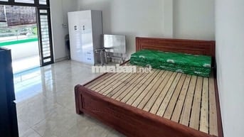Cho thuê phòng gần biển, đầy đủ nội thất, ban công rộng thoáng