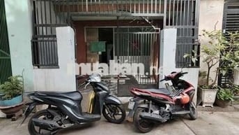 6tr chốt cọc 1thang nhà cấp 4 dt 4×12 kd nhỏ ok hẻm xe hơi thông2pn1wc