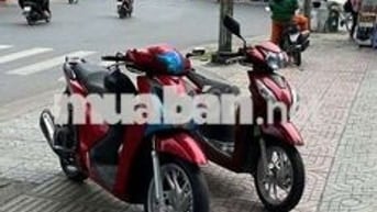 Xe tay ga màu đỏ