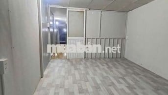 Nhà mặt tiền đường thích hợp ở 7người hoăc kinh doanh 9 tr/ tháng