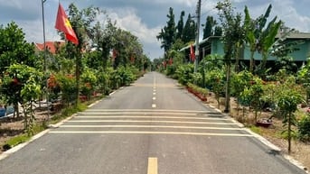 Bán Ngộp 300m2 thổ, Đường Nhựa, có đèn đường, Giá 650 triệu, bao sổ