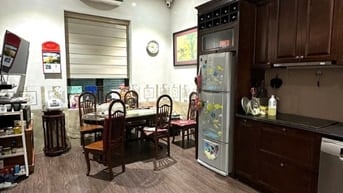 Bán nhà phố Võng Thị 90m2, 4 tầng, ngõ thông, ở luôn. 18 tỷ