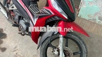 rsx may em rịn giấy tờ hợp le
