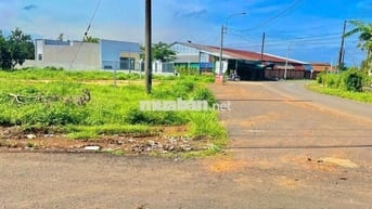 Mặt tiền nhựa kinh doanh. Sổ riêng thổ cư. Ngaytrung tâm Phường.