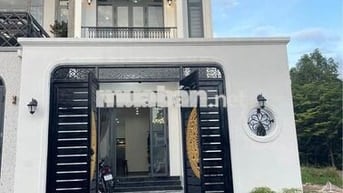 XOAY NGÂN HÀNG BÁN GẤP NHÀ LẦU NẰM GẦN CHỢ THẠNH PHÚ SỔ RIÊNG