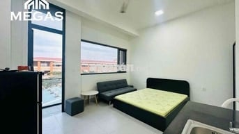 STUDIO BAN CÔNG FULL NỘI THẤT NẰM GIỮA VĂN HIẾN VÀ CÔNG THƯƠNG