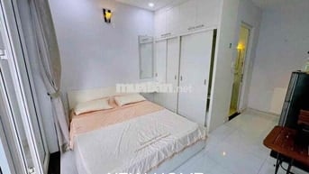 Căn hộ ban công ngay CMT8, Tân Bình gần Q10, Phú Nhuận. Full nội thất