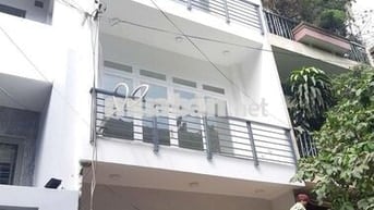 NHÀ ĐƯỜNG UNG VĂN KHIÊM DT: 4X15M TRỆT 2 LẦU SÂN THƯỢNG CHO THUÊ