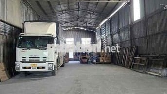 Kho xưởng 800m2 Mặt Tiền Phan Văn Hớn , giá 52tr tl
