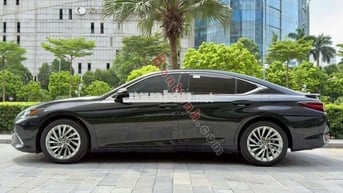 Lexus ES 300h 2023