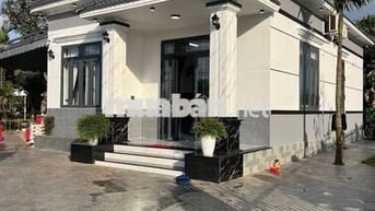 Chính chủ cần bán nhà mái nhật siêu rộng rãi, có vườn đầy đủ. SHR
