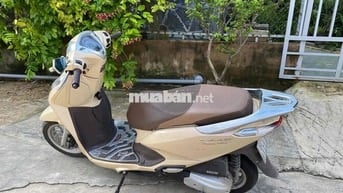 Xe lead zin, nữ chạy kỹ.
