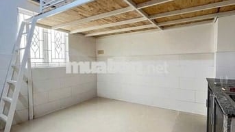 PHÒNG TRỌ SIÊU BỰ - GÁC CAO 2M - MÁY LẠNH - CỬA SỔ LỚN - MÁT