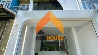 SAU LƯNG MEGA NHÀ HẦM TRỆT 4LẦU NHÀ ĐẸP ĐÚNG GIÁ VỊ TRÍ THUẬN LỢI