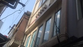 Chính chủ cho thuê nhà 186/10 Trần Quang Khải, Quận 1, trệt, 3 lầu