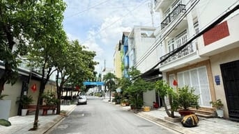 Nhà liền kề thị trấn nhà bè đường trước nhà 10M