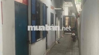 phòng trọ : có 2 cửa trước sau rộng - có gác