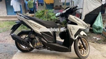Xe vario 2017  125 mau trang đen