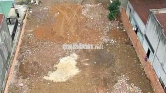đất mặt tiền 32m, sẵn sầu riêng