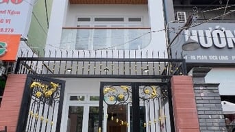 Bán nhà mặt tiền phan xich long