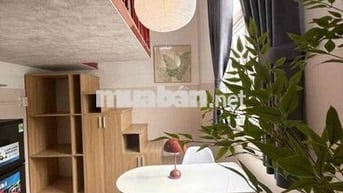 CHDV giữ đến đầu tháng 9 Gần UEH có gác ban công cửa sổ