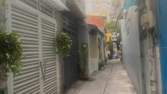 Nhà cần bán gấp quận Tân Bình giá rẻ.
