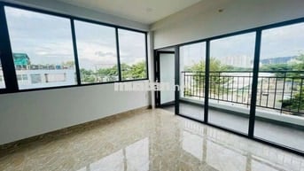 Cho thuê phòng ban công view kính siêu thoáng ở Lê Trọng Tấn