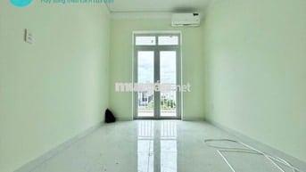 Phòng Trọ Ban Công Full NT Đi Bộ Qua Văn Lang Tòa Nhà Thang Máy,Hầm Xe