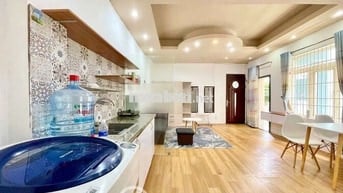 Cho thuê căn hộ 1 phòng ngủ ban công rộng 40m2 ở vòng xoay Lăng Cha Cả