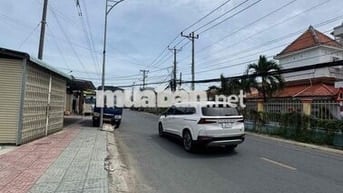 Mặt tiền Nguyễn Trung Trực gần quãng trường