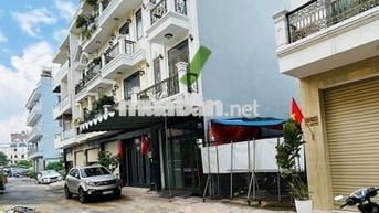Nhà Cho thuê hẻm 8m xe hơi đậu trong nhà.Dt 4×17m 1 lầu mới 99%.15.5tr