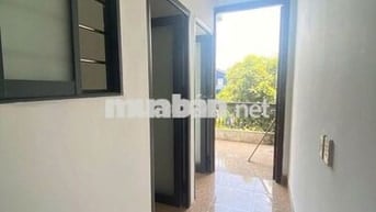 Căn 2PN- Ban công rộng- Máy lạnh- Thông thoáng sạch đẹp