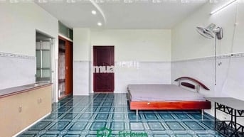 PHÒNG FULL NỘI THẤT CỬA SỔ TRỜI SIÊU TO , NẰM NGAY ĐẠI HỌC VĂN HIẾN