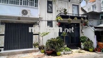 Chính chủ bán nhà ngang 5m HXH, Bến Vân Đồn Quận 4 cách đường lớn 10m