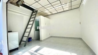 Nhà ngay gần đầu hẻm Phạm Hùng 1 trệt 1 lầu