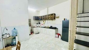Nhà Sạch Sẻ DT 120m2 1Trệt 1Lầu 3Pn 2Wc Sân Xe Máy Hẻm Ôtô Ngã Tư Ga
