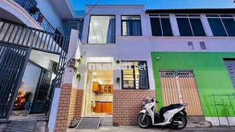 Nhà hẻm xe hơi 8m gần QL50, chủ thiện chí bán gấp ( 90m2 + 1ty8 ) SHR