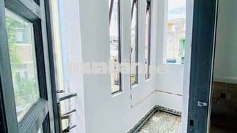 Cho thuê phòng trong nhà nguyên căn mới xây sát Q10,Q5