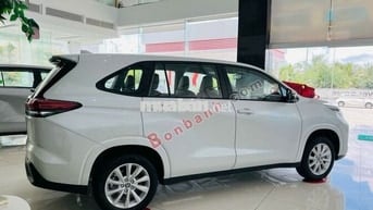 Toyota Innova Cross 2.0 CVT 2025 - 805 Triệu
